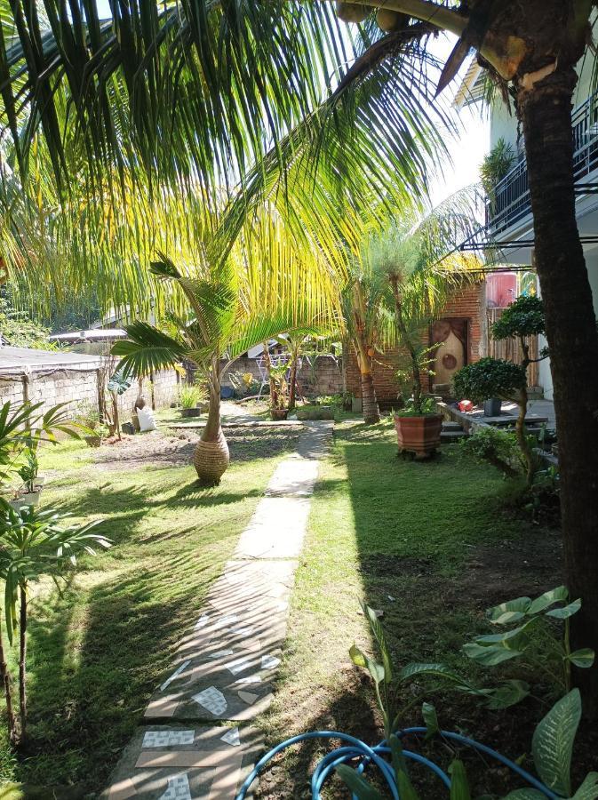 Merendeng Hostel Kuta Kuta  Exterior foto